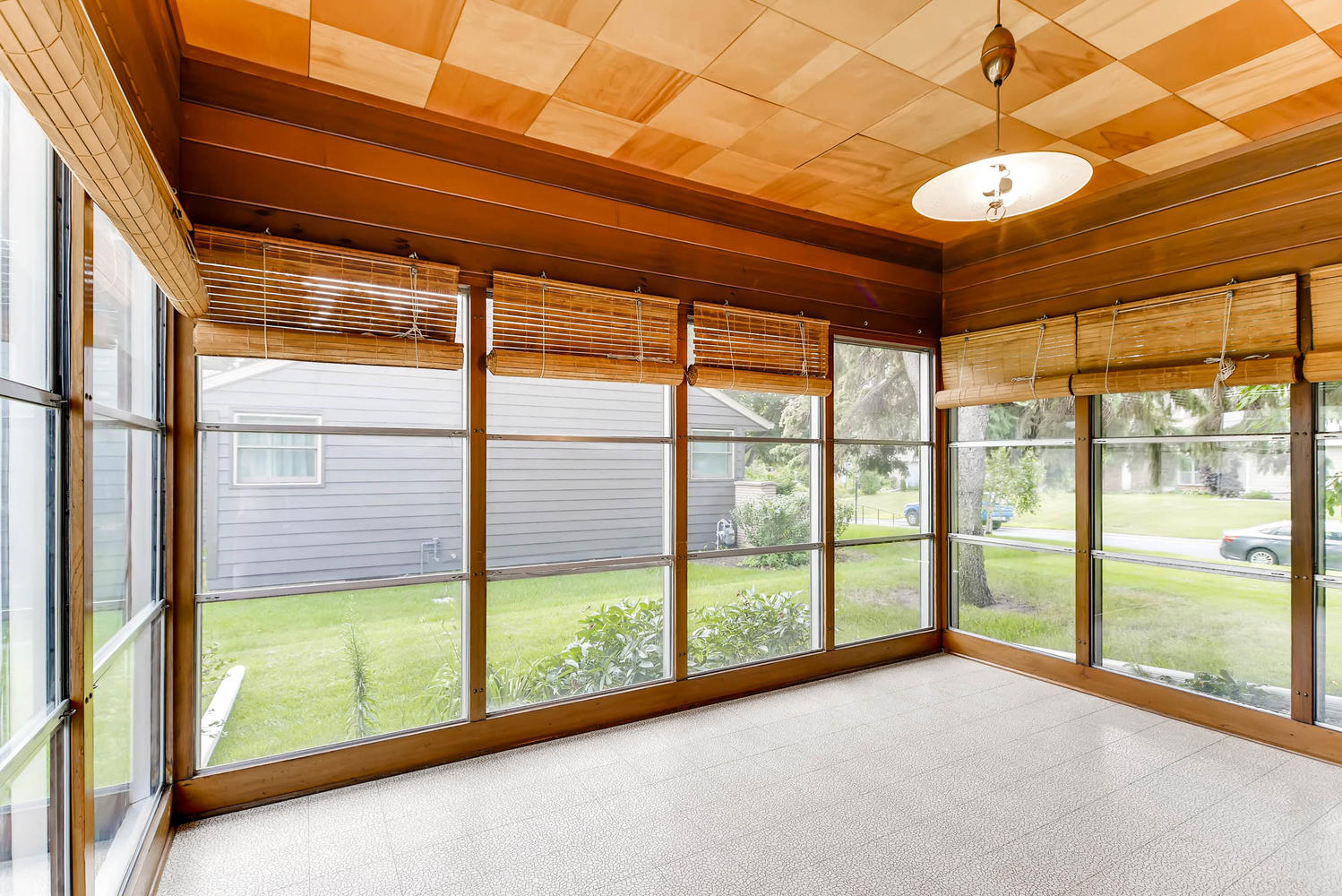 2601 27th Ave NE Minneapolis-large-024-24-Sunroom-1499x1000-72dpi.jpg