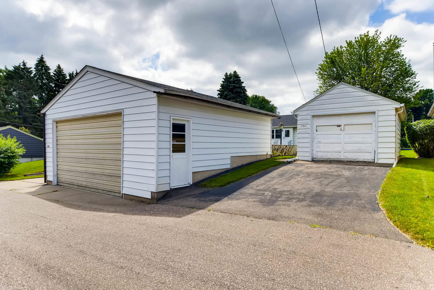 2601 27th Ave NE Minneapolis-large-028-15-Garage-1499x1000-72dpi.jpg