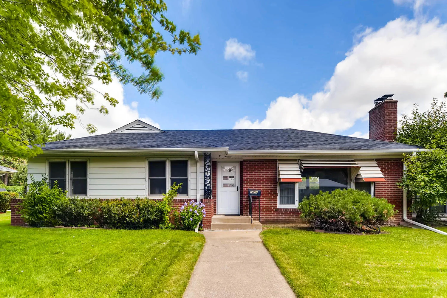 2601 27th Ave NE Minneapolis-large-001-2-Exterior Front-1500x1000-72dpi.jpg