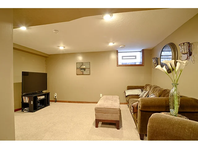 Family Room_LL_4a.jpg