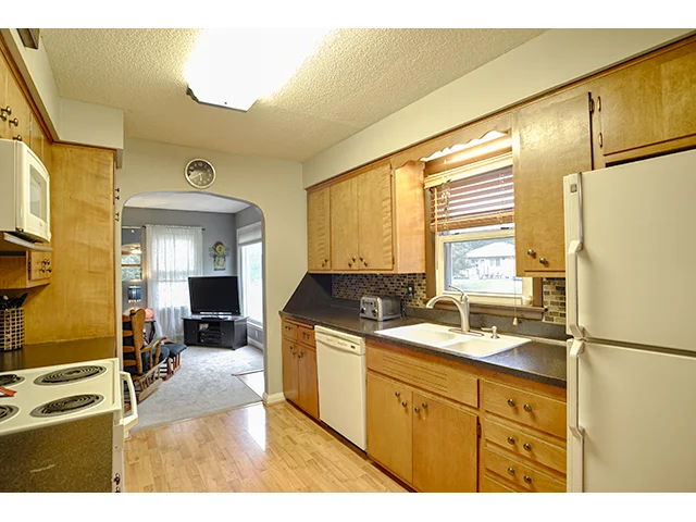 Kitchen_4a.jpg