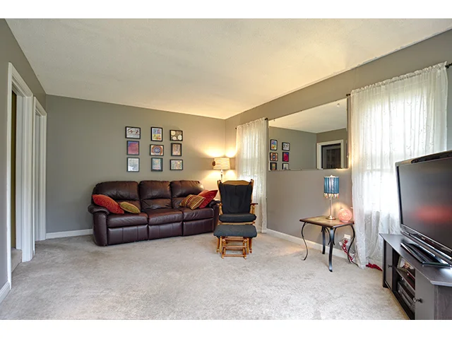 Living Room_2a.jpg