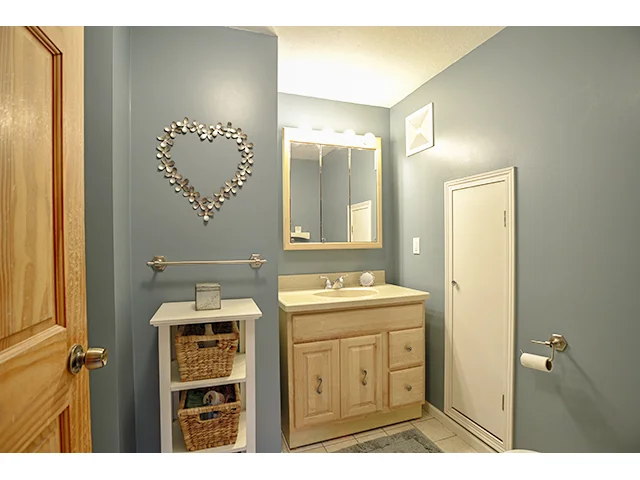 Master Bathroom_2nd Floor_1a.jpg