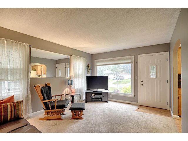 Living Room_3a.jpg