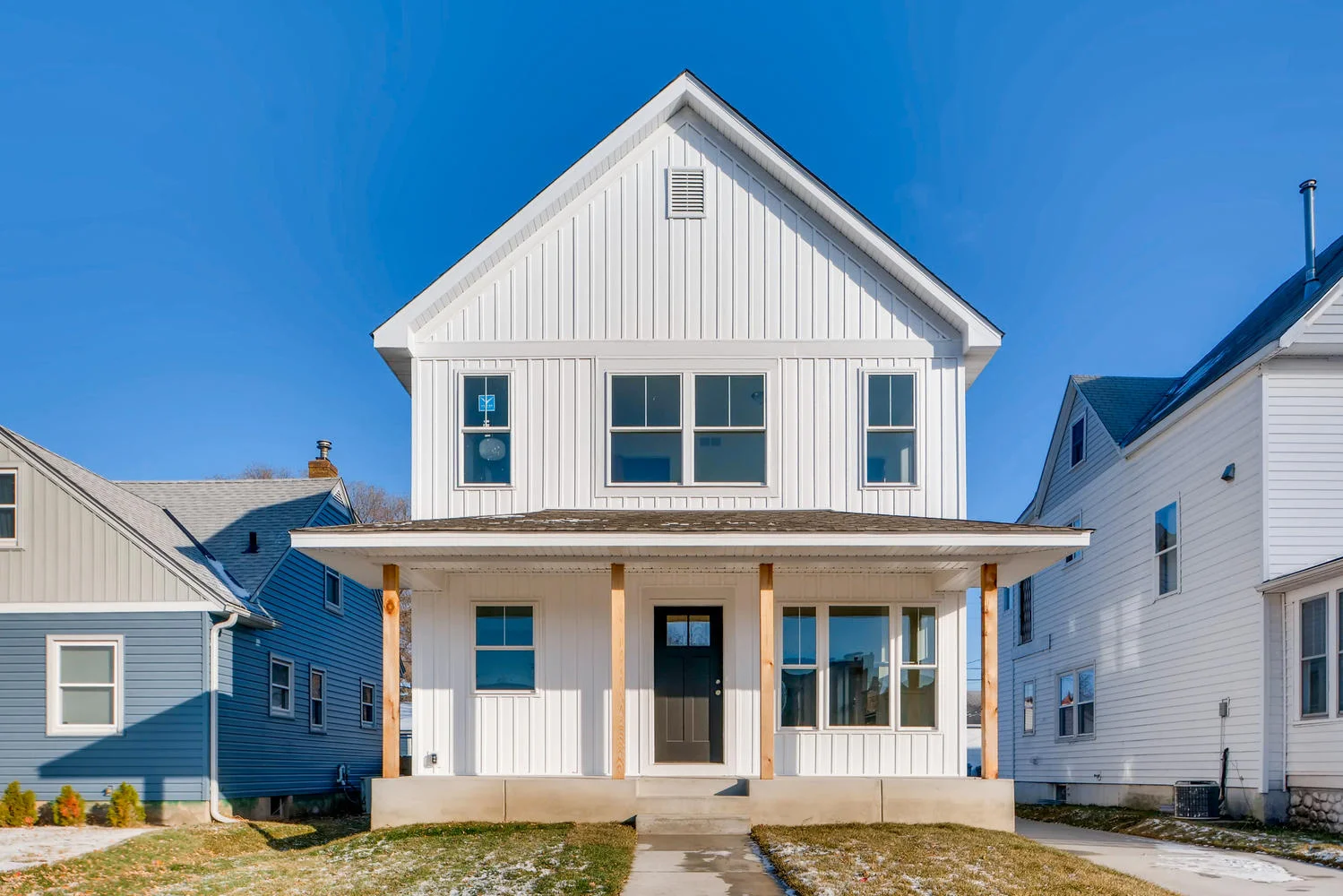 2949 Grand St NE Minneapolis-large-001-5-Exterior Front-1499x1000-72dpi.jpg