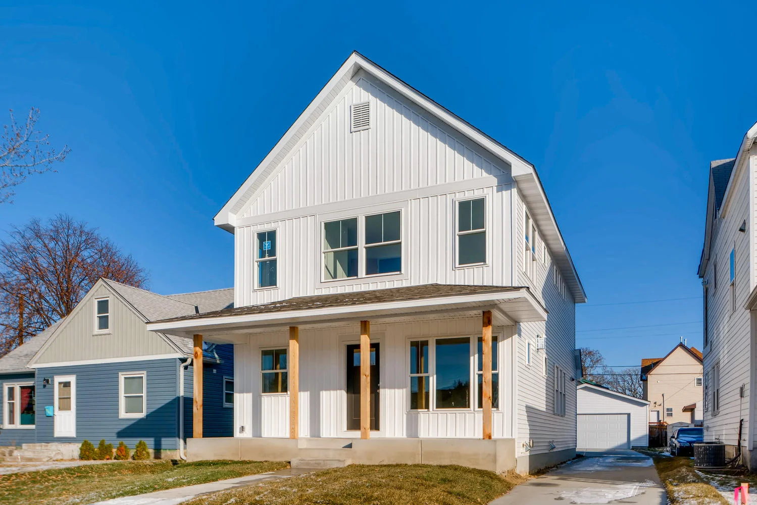 2949 Grand St NE Minneapolis-large-002-6-Exterior Front-1499x1000-72dpi.jpg