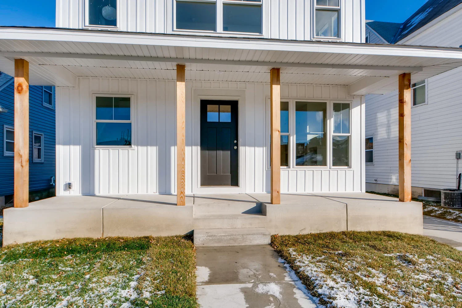 2949 Grand St NE Minneapolis-large-003-15-Exterior Front Entry-1499x1000-72dpi.jpg