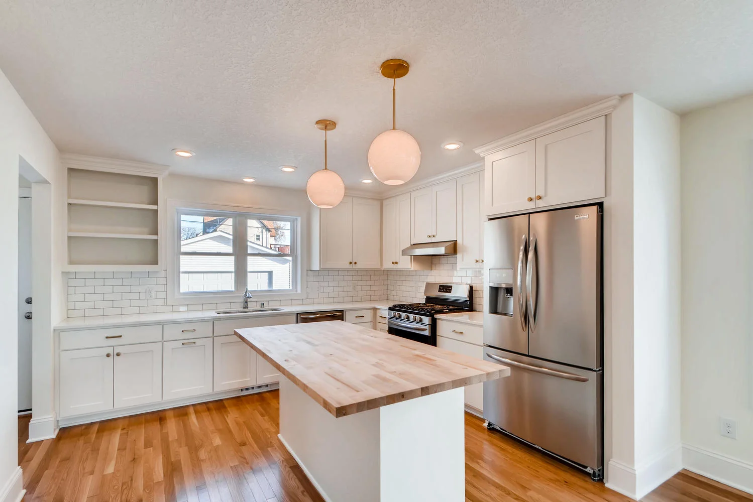 2949 Grand St NE Minneapolis-large-011-23-Kitchen-1500x1000-72dpi.jpg