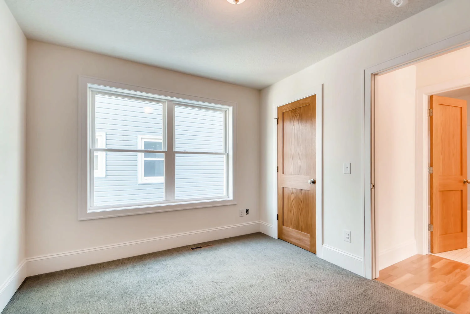 2949 Grand St NE Minneapolis-large-012-20-Bedroom-1499x1000-72dpi.jpg