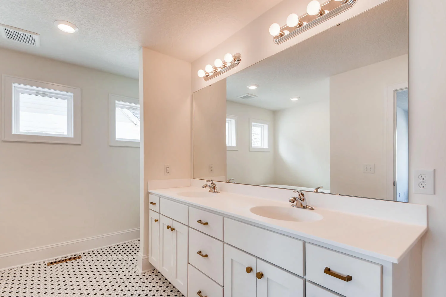 2949 Grand St NE Minneapolis-large-018-28-2nd Floor Master Bathroom-1499x1000-72dpi.jpg