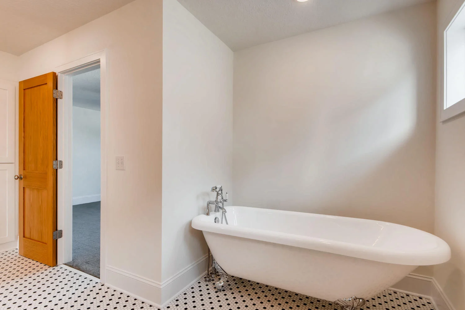 2949 Grand St NE Minneapolis-large-019-13-2nd Floor Master Bathroom-1499x1000-72dpi.jpg