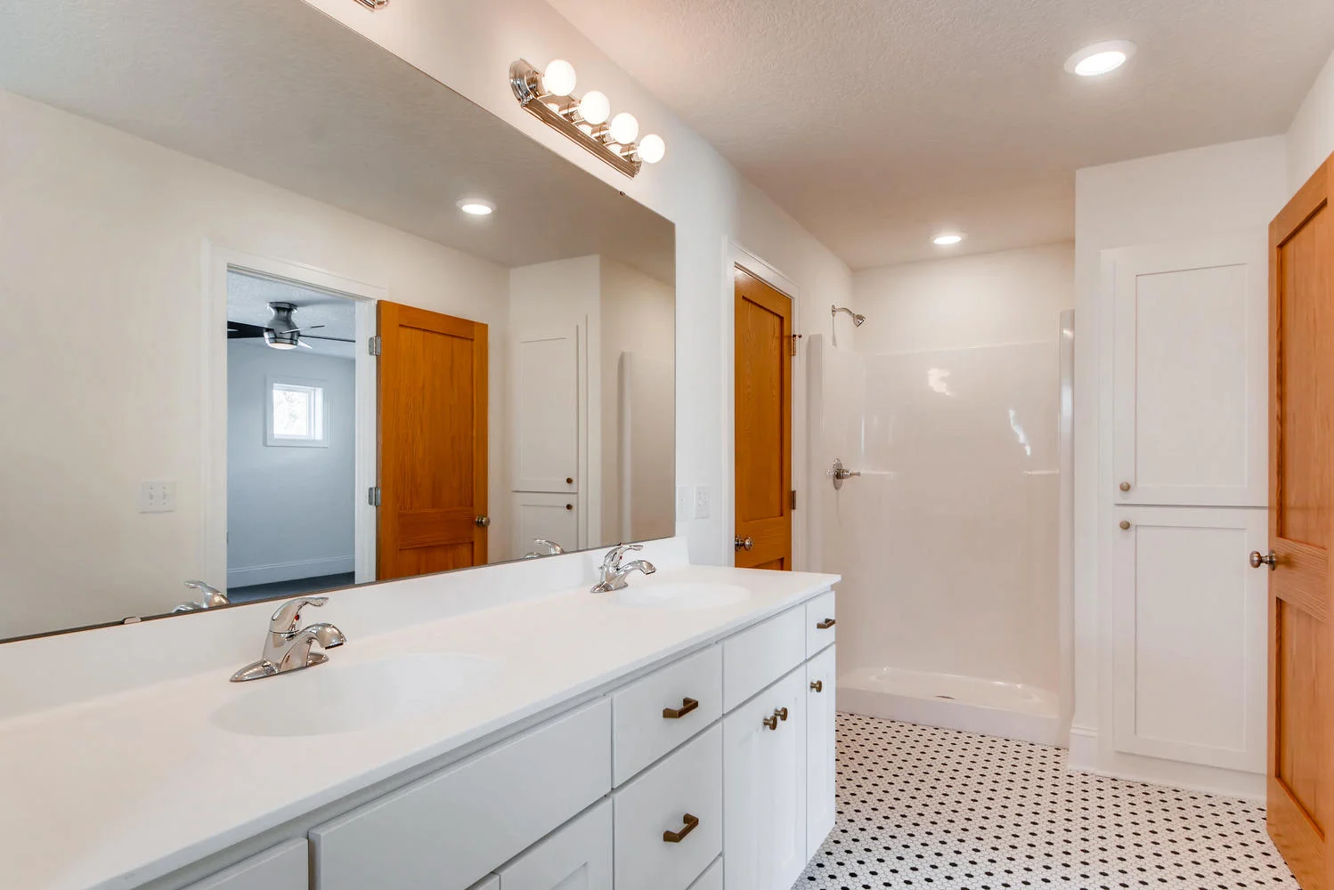 2949 Grand St NE Minneapolis-large-020-14-2nd Floor Master Bathroom-1499x1000-72dpi.jpg