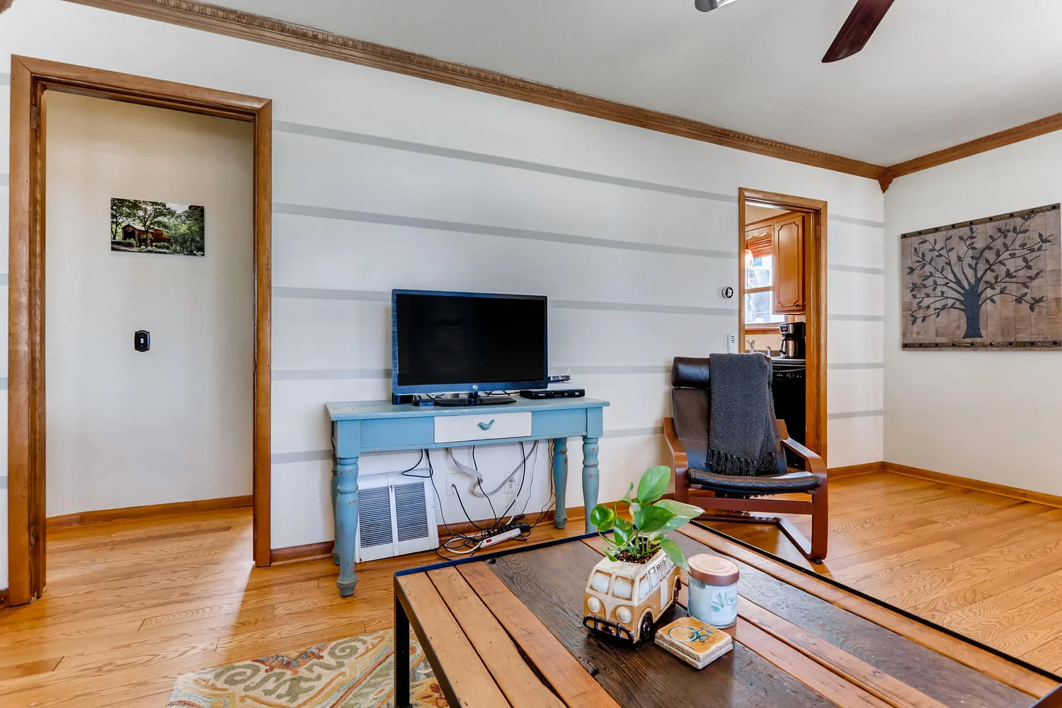 3243 Fillmore St NE-large-007-28-Living Room-1500x1000-72dpi.jpg