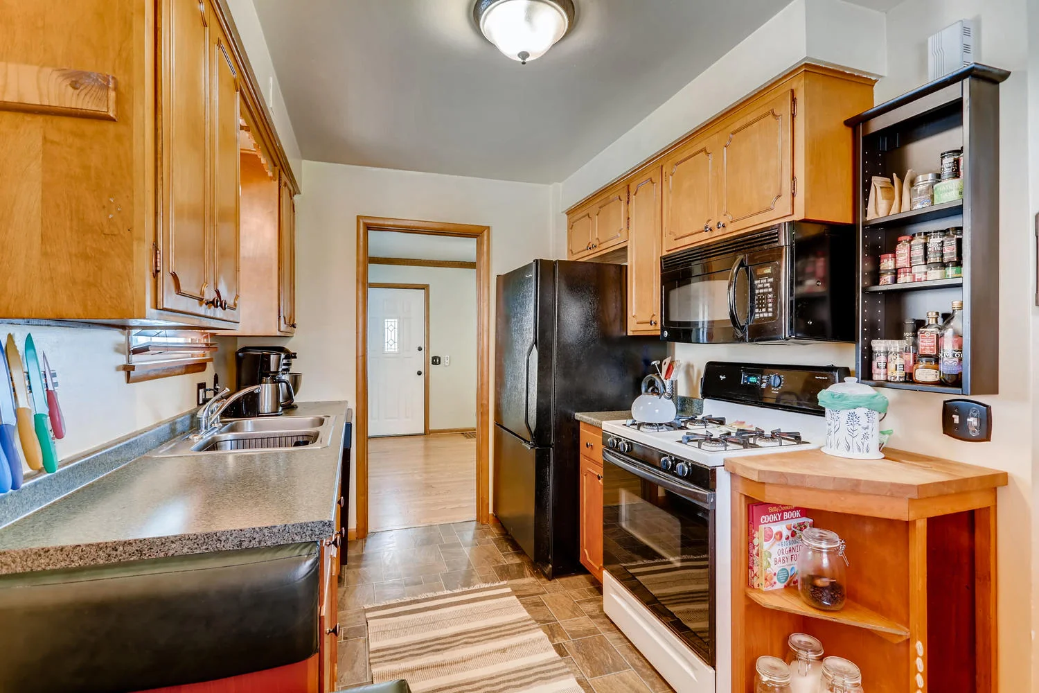 3243 Fillmore St NE-large-011-22-Kitchen-1500x1000-72dpi.jpg