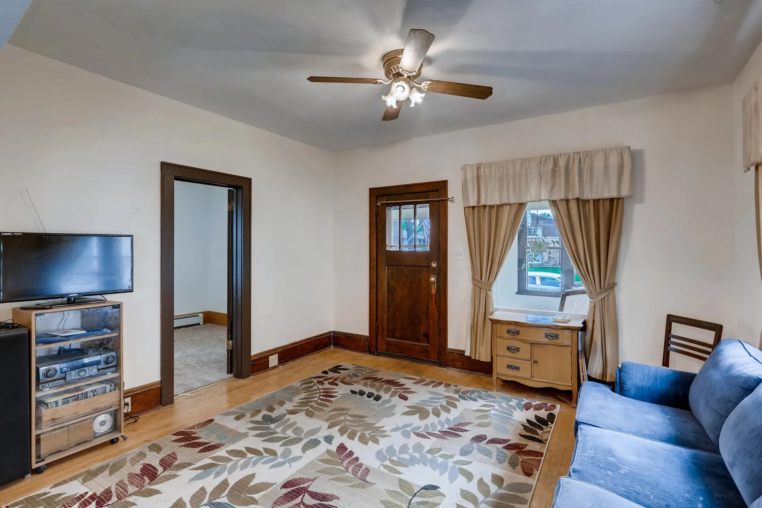 2310 6th St NE Minneapolis MN-large-006-3-Living Room-1500x1000-72dpi.jpg