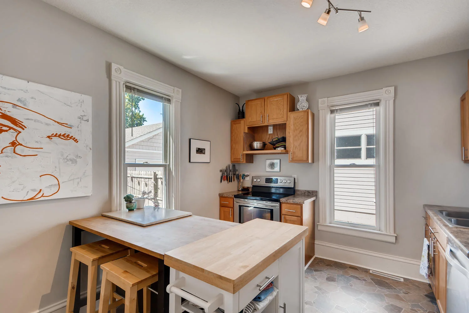 1112 18th Ave NE Minneapolis-large-008-6-Kitchen-1499x1000-72dpi.jpg