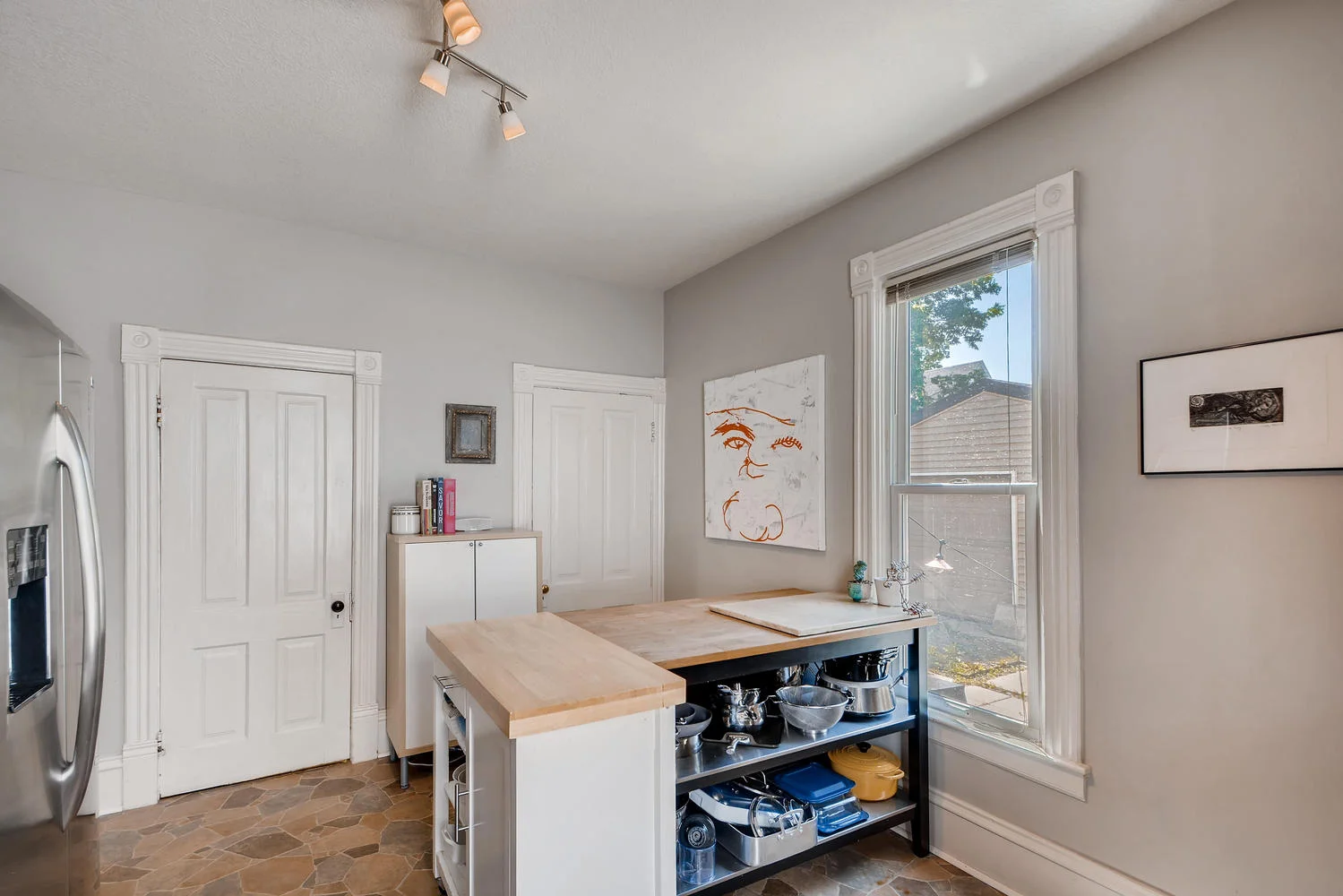 1112 18th Ave NE Minneapolis-large-009-24-Kitchen-1500x1000-72dpi.jpg