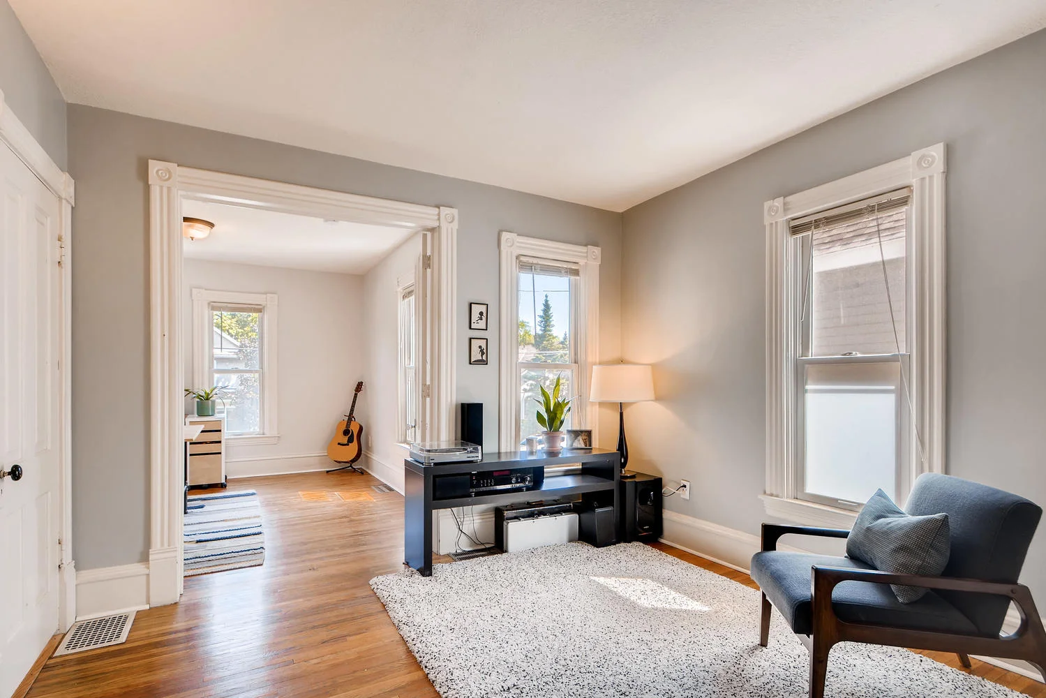 1112 18th Ave NE Minneapolis-large-023-15-2nd Floor Family Room-1499x1000-72dpi.jpg