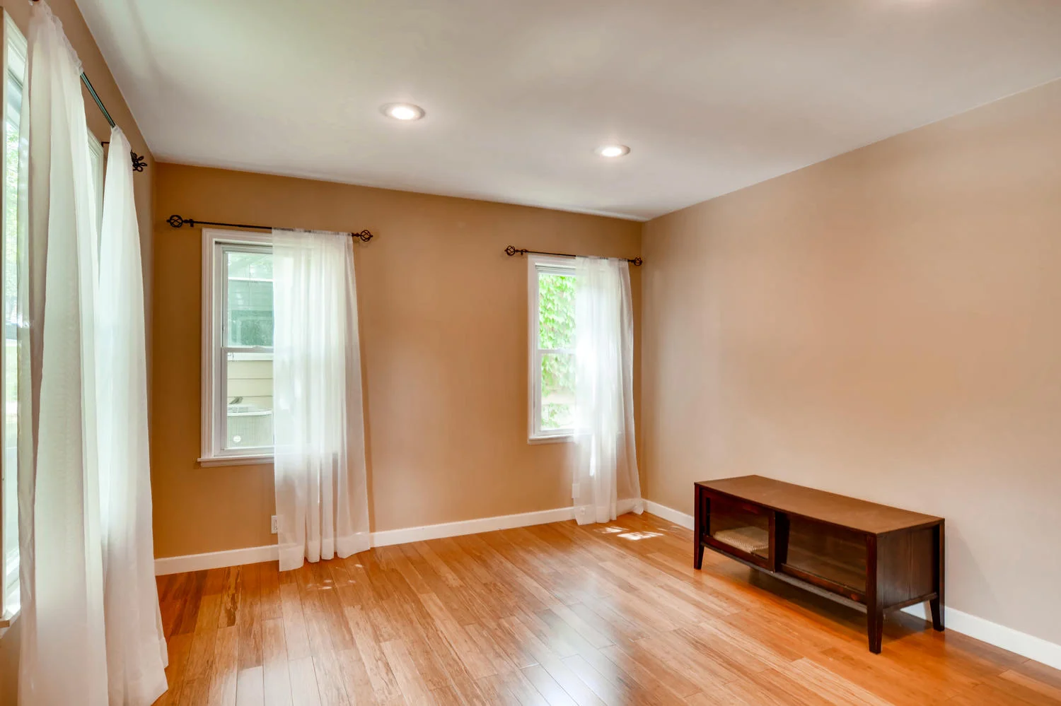 3210 Fillmore St NE-large-005-002-Living Room-1500x1000-72dpi.jpg