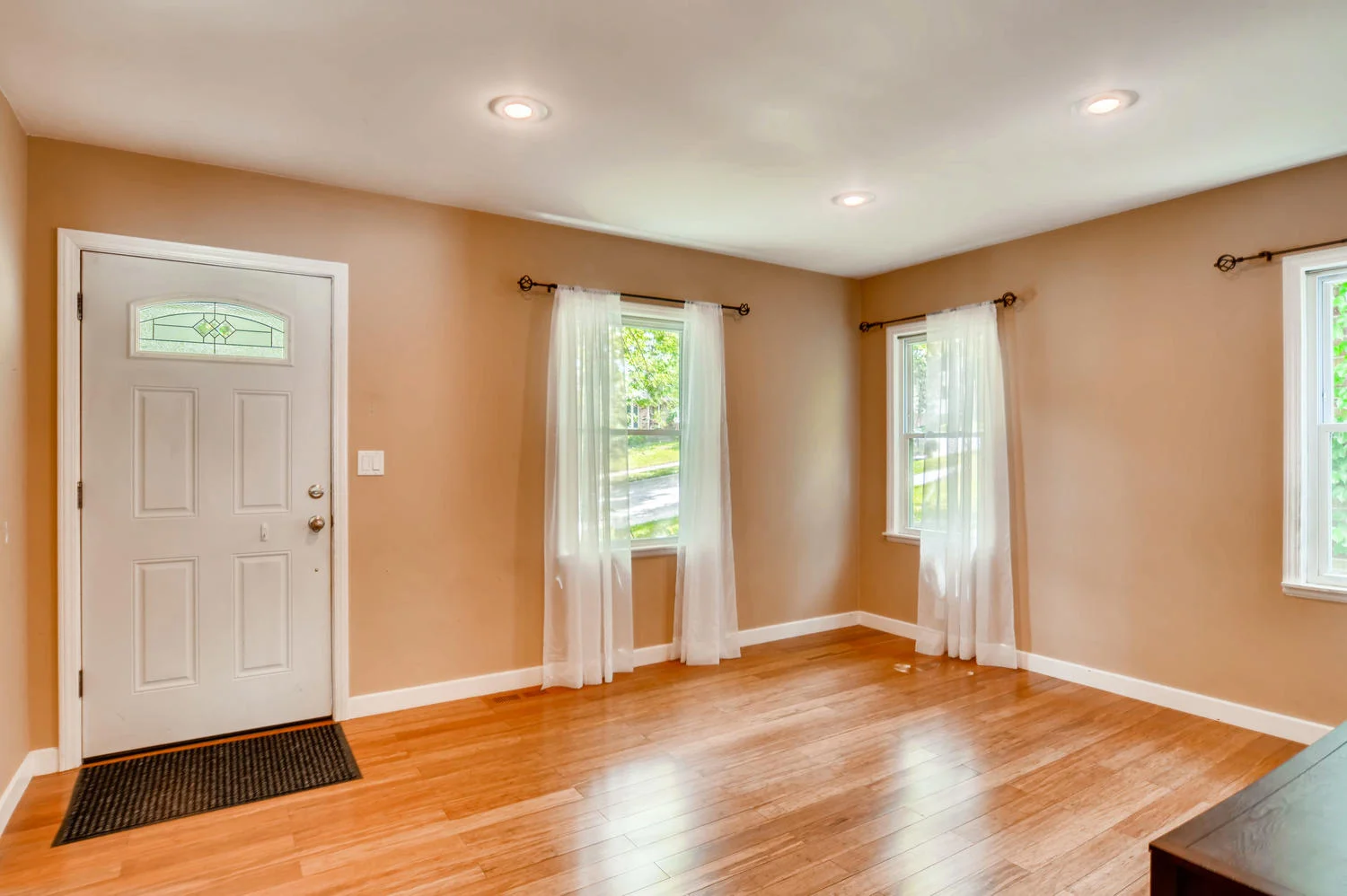 3210 Fillmore St NE-large-006-006-Living Room-1500x998-72dpi.jpg