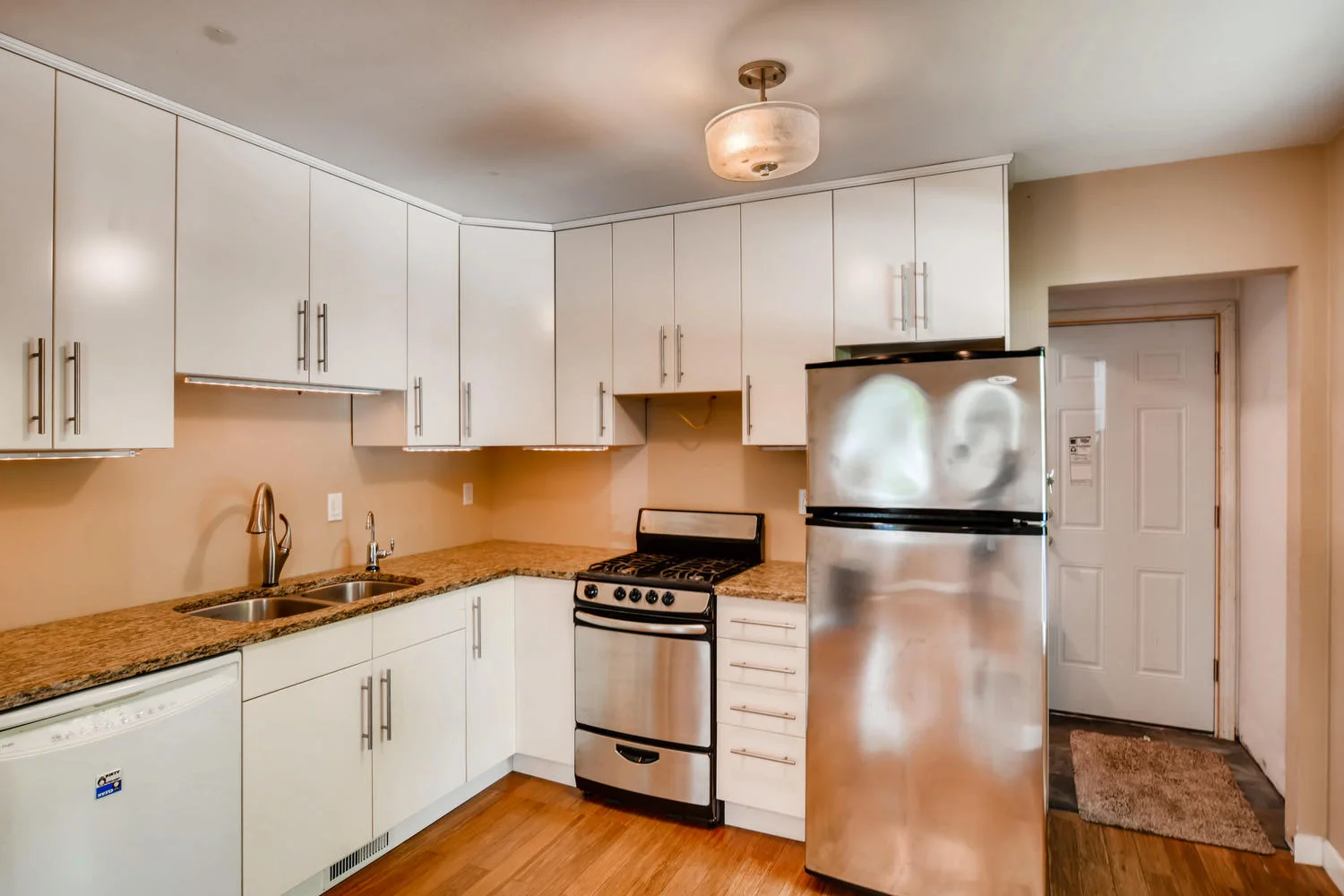 3210 Fillmore St NE-large-009-009-Kitchen-1500x1000-72dpi.jpg
