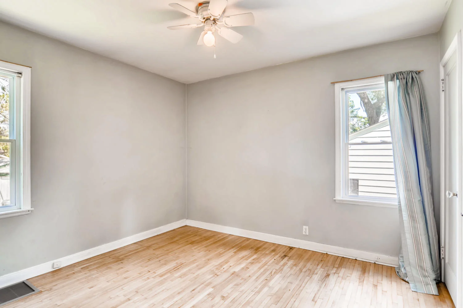 3210 Fillmore St NE-large-017-014-Bedroom-1500x999-72dpi.jpg
