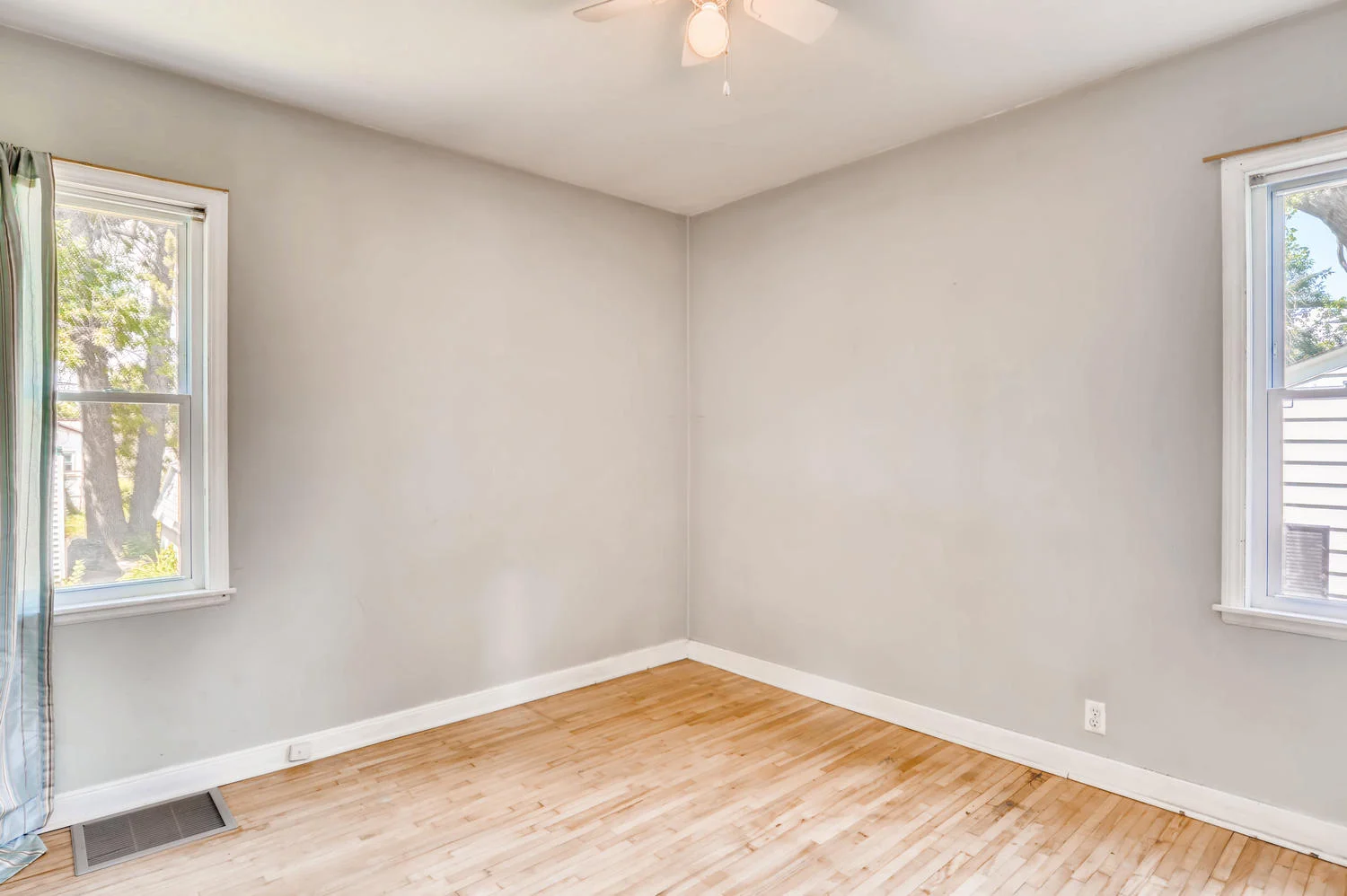 3210 Fillmore St NE-large-018-015-Bedroom-1500x999-72dpi.jpg