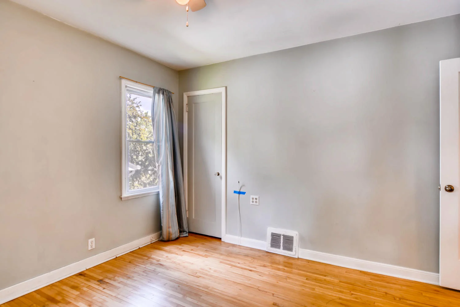 3210 Fillmore St NE-large-019-021-Bedroom-1500x999-72dpi.jpg