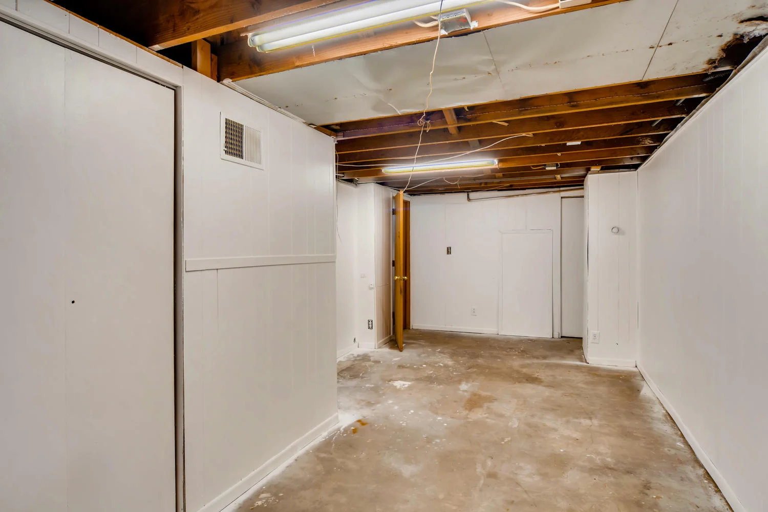 3210 Fillmore St NE-large-023-022-Lower Level-1500x1000-72dpi.jpg
