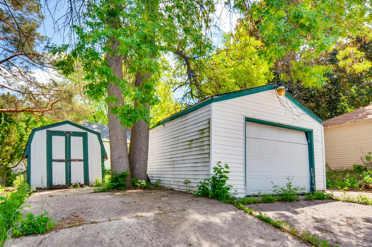 3210 Fillmore St NE-large-028-028-Garage-1500x999-72dpi.jpg