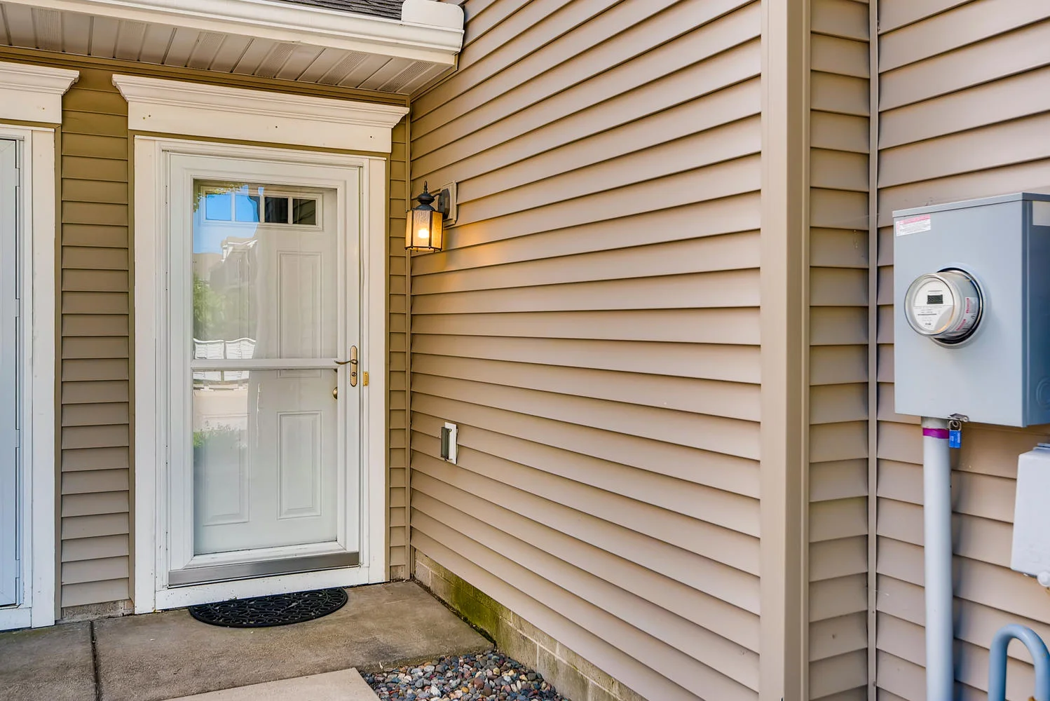 564 Lomianki Lane NE Columbia-large-004-003-Exterior Front Entry-1499x1000-72dpi.jpg