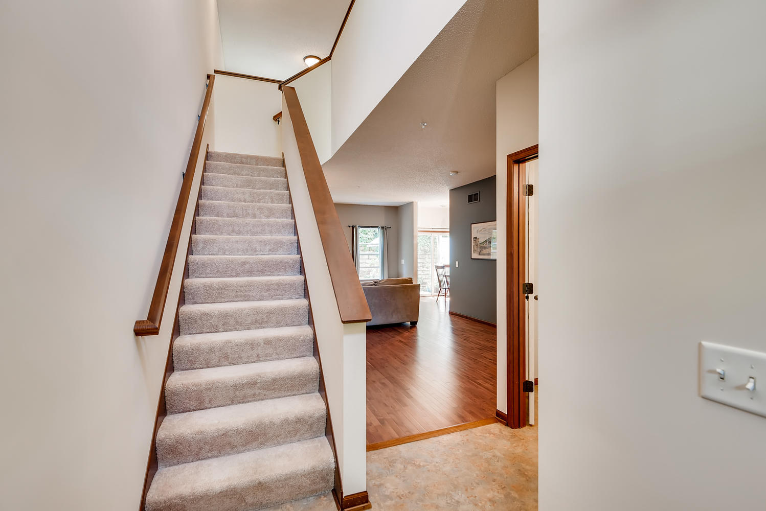 564 Lomianki Lane NE Columbia-large-005-012-Foyer-1499x1000-72dpi.jpg