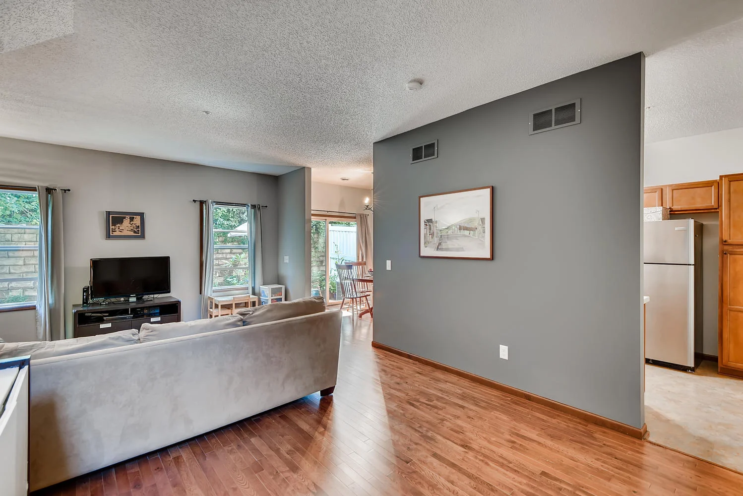 564 Lomianki Lane NE Columbia-large-006-008-Living Room-1499x1000-72dpi.jpg