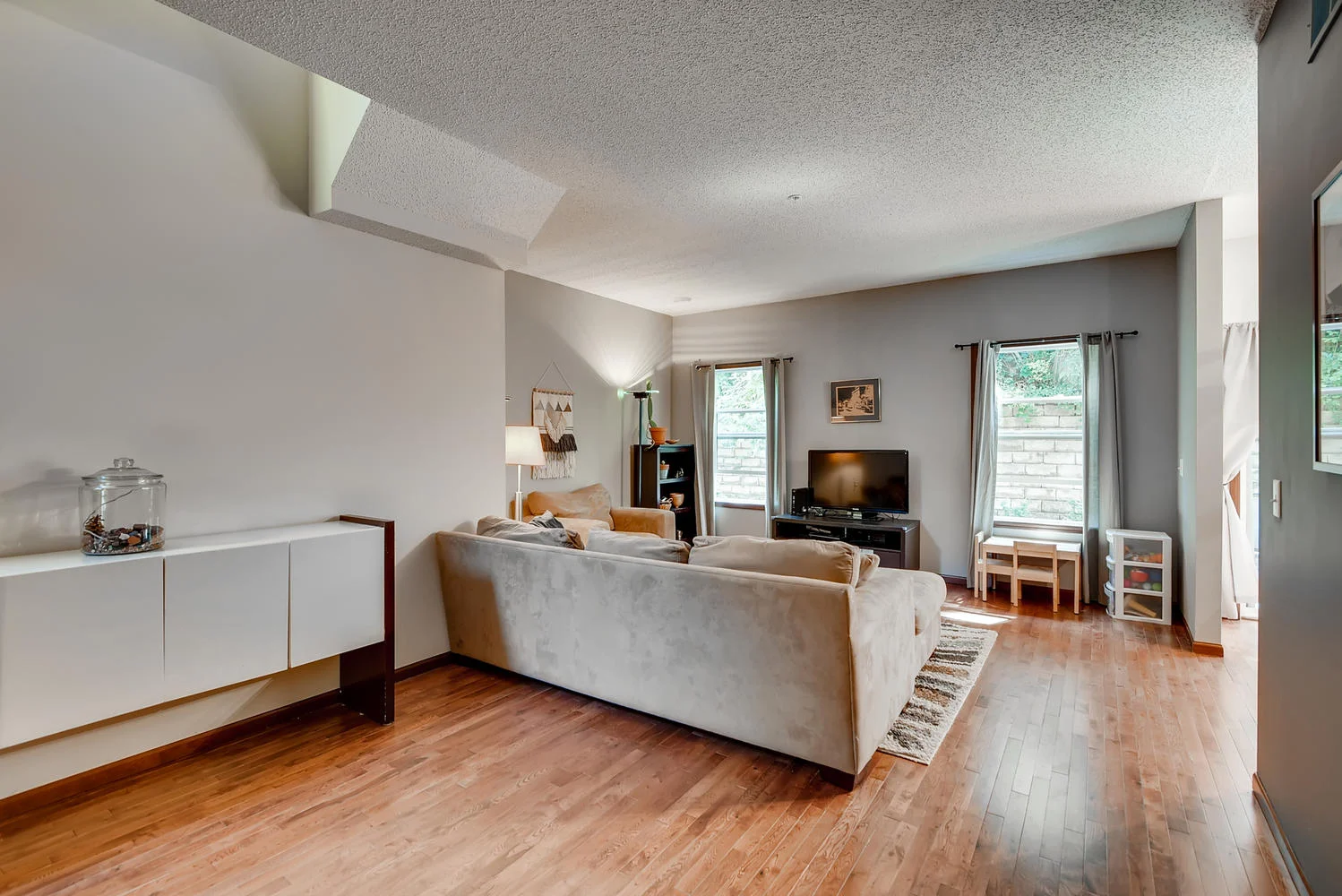 564 Lomianki Lane NE Columbia-large-007-007-Living Room-1499x1000-72dpi.jpg