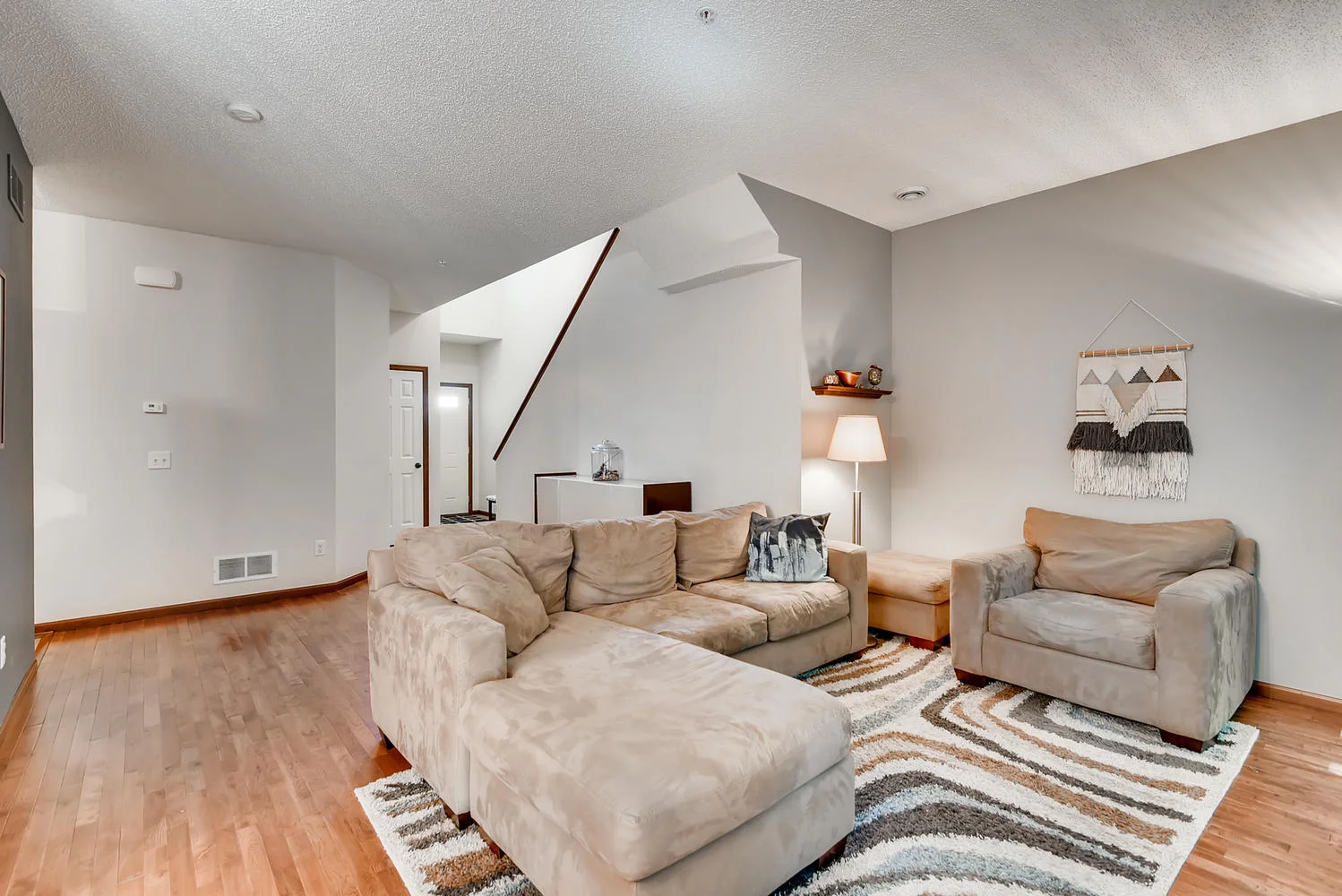 564 Lomianki Lane NE Columbia-large-008-018-Living Room-1499x1000-72dpi.jpg
