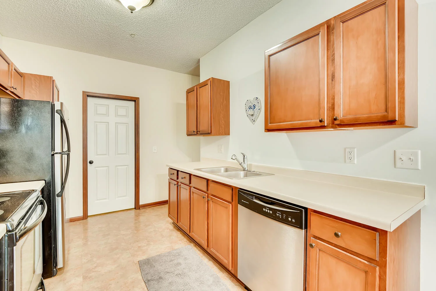 564 Lomianki Lane NE Columbia-large-014-017-Kitchen-1499x1000-72dpi.jpg