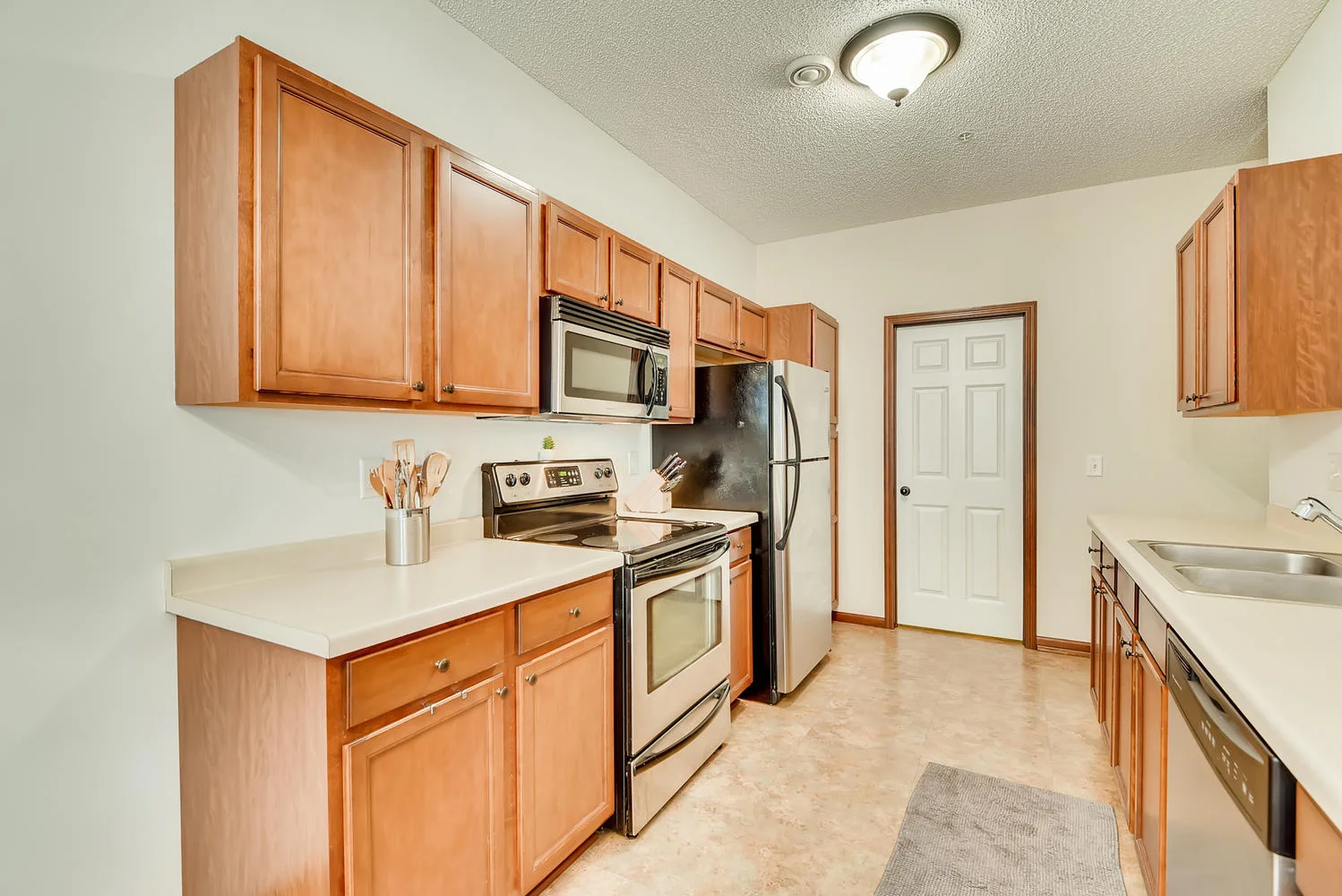 564 Lomianki Lane NE Columbia-large-015-019-Kitchen-1499x1000-72dpi.jpg
