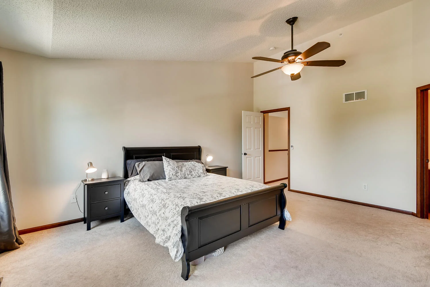 564 Lomianki Lane NE Columbia-large-018-015-2nd Floor Master Bedroom-1499x1000-72dpi.jpg