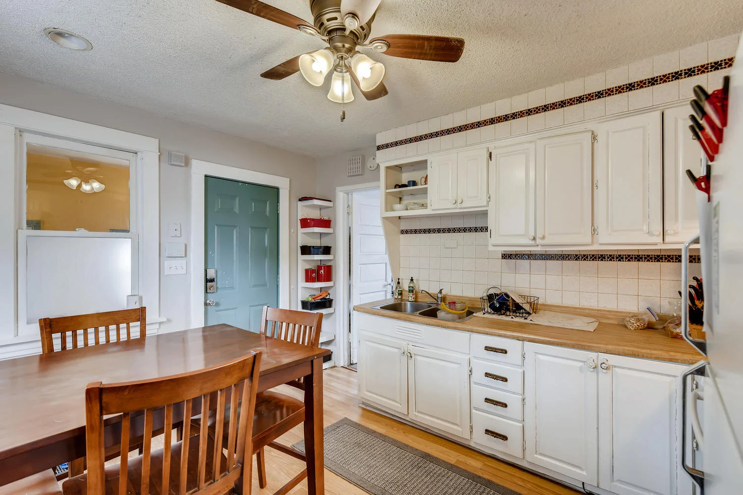 412 24th Ave NE Minneapolis MN-large-006-009-Kitchen-1500x1000-72dpi.jpg