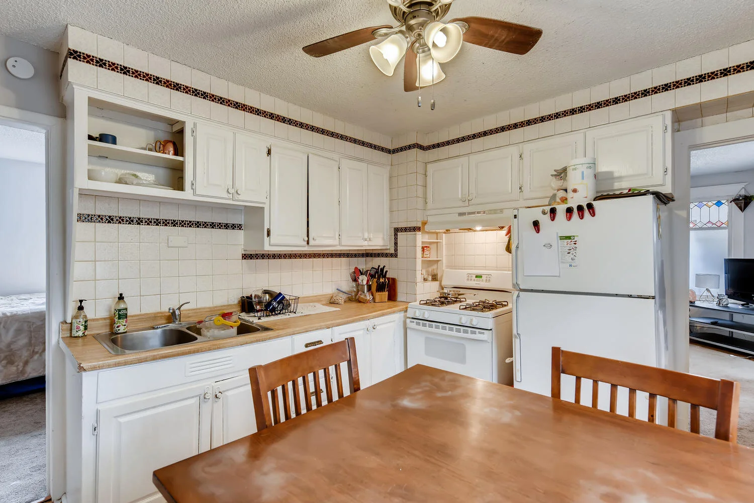 412 24th Ave NE Minneapolis MN-large-008-006-Kitchen-1500x1000-72dpi.jpg