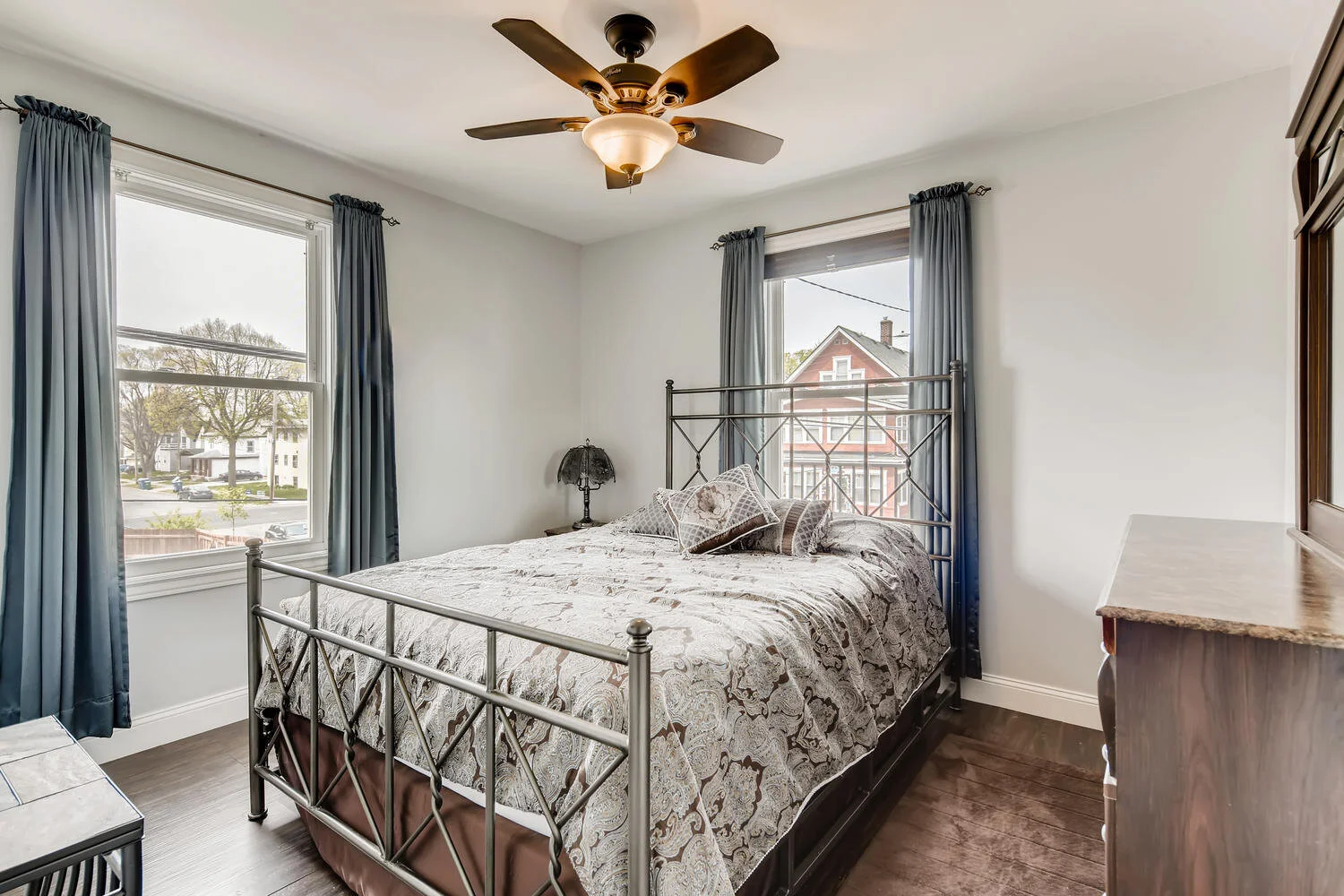 412 24th Ave NE Minneapolis MN-large-013-015-2nd Floor Master Bedroom-1500x1000-72dpi.jpg