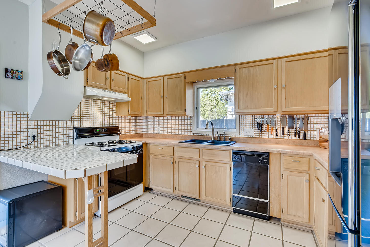 1934 Lincoln St NE Minneapolis-large-006-008-Kitchen-1499x1000-72dpi.jpg