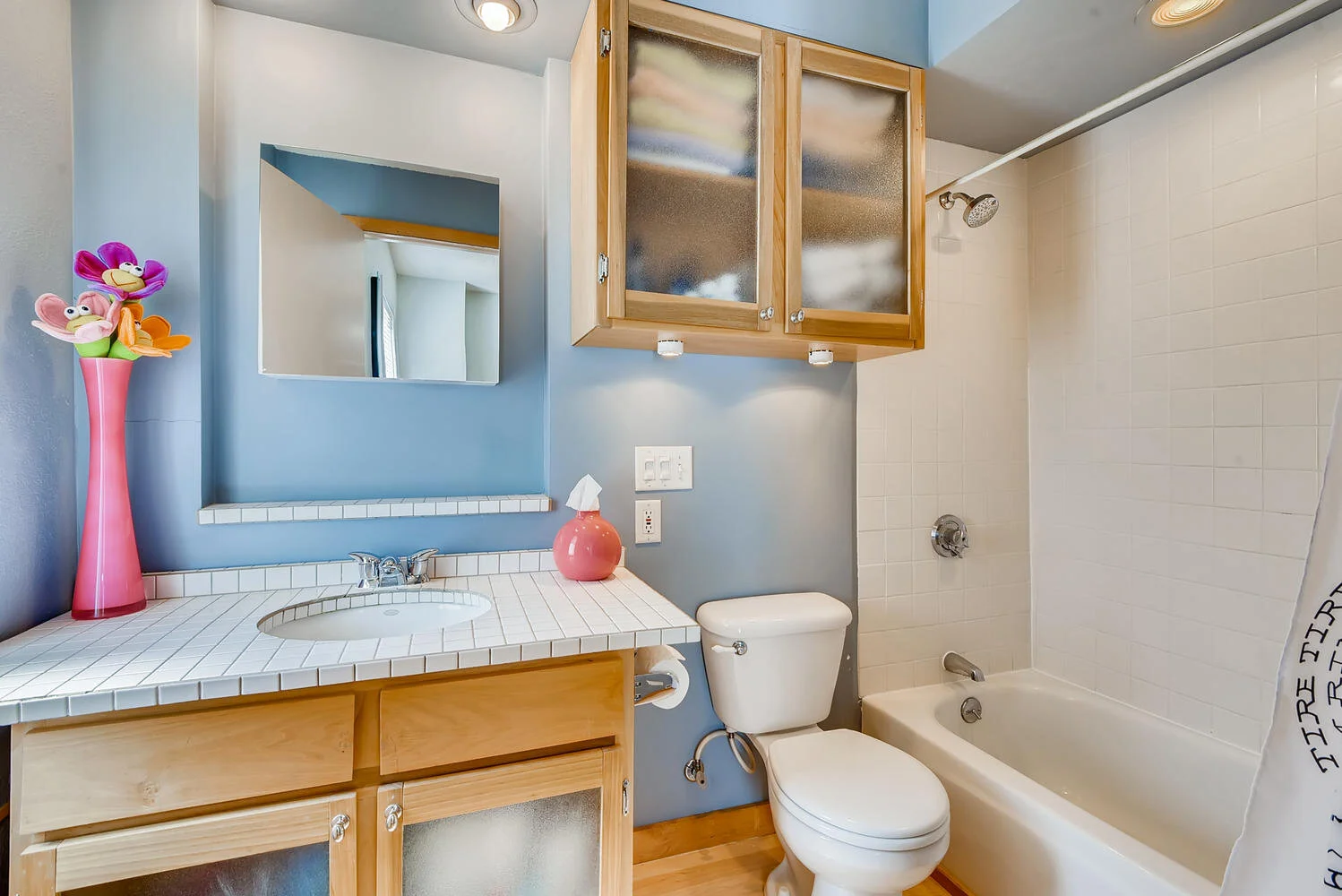 1934 Lincoln St NE Minneapolis-large-010-007-Bathroom-1499x1000-72dpi.jpg