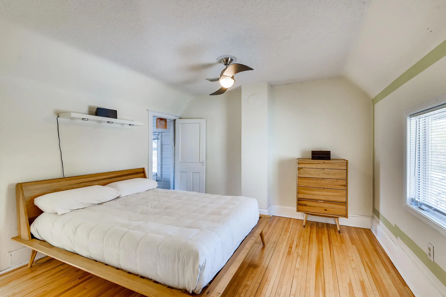 1934 Lincoln St NE Minneapolis-large-011-009-2nd Floor Master Bedroom-1499x1000-72dpi.jpg