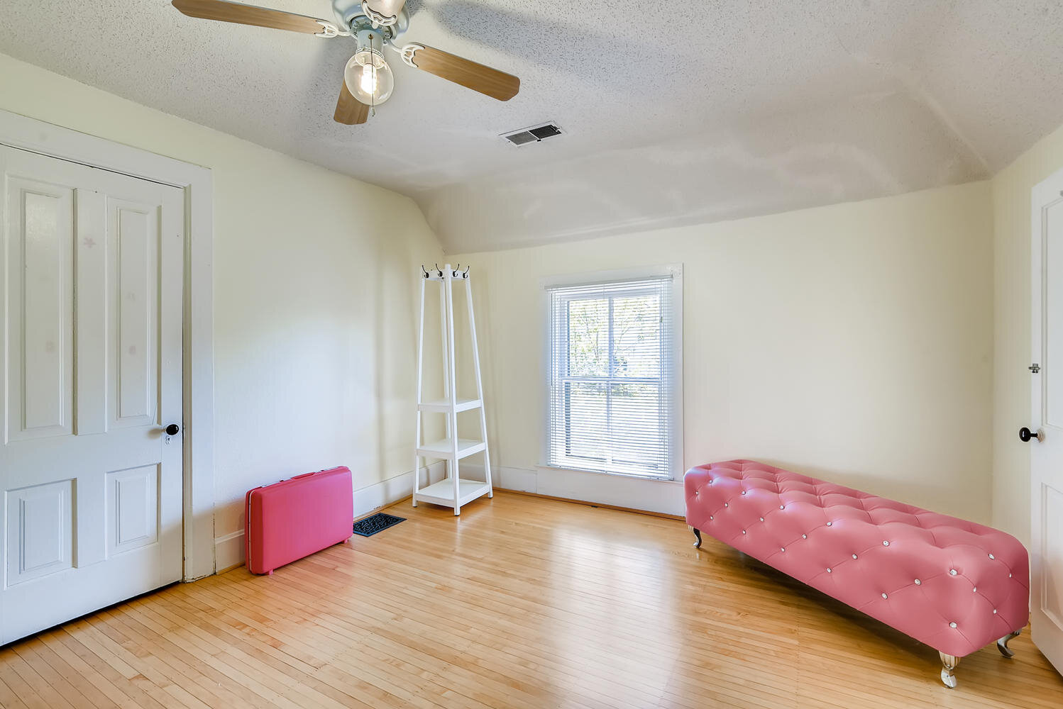 1934 Lincoln St NE Minneapolis-large-015-027-2nd Floor Bedroom-1499x1000-72dpi.jpg