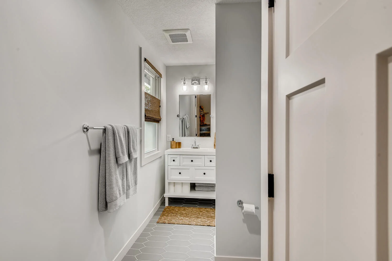 1719 6th St NE Minneapolis MN-large-015-027-Bathroom-1499x1000-72dpi.jpg
