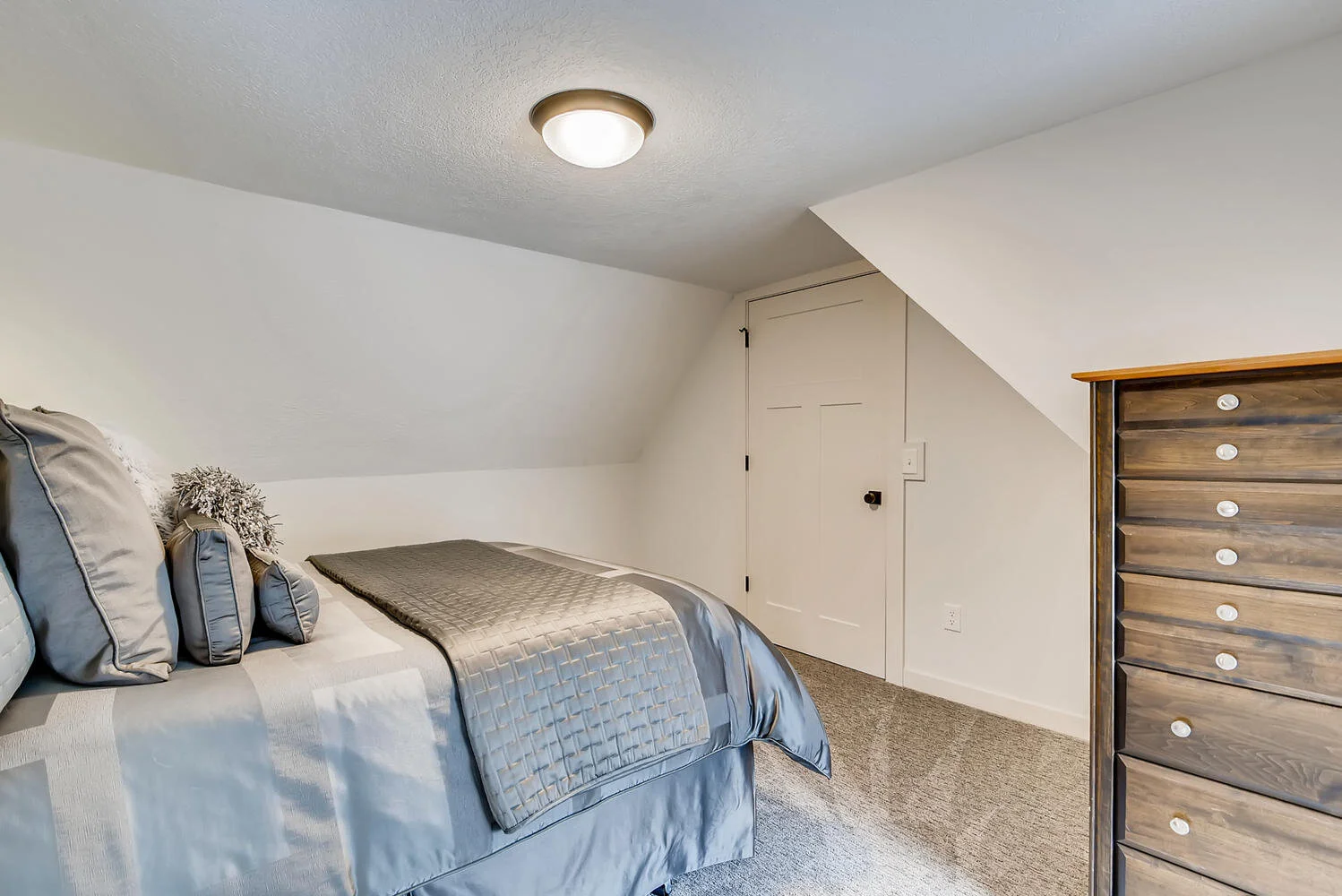 1719 6th St NE Minneapolis MN-large-017-023-2nd Floor Bedroom-1499x1000-72dpi.jpg