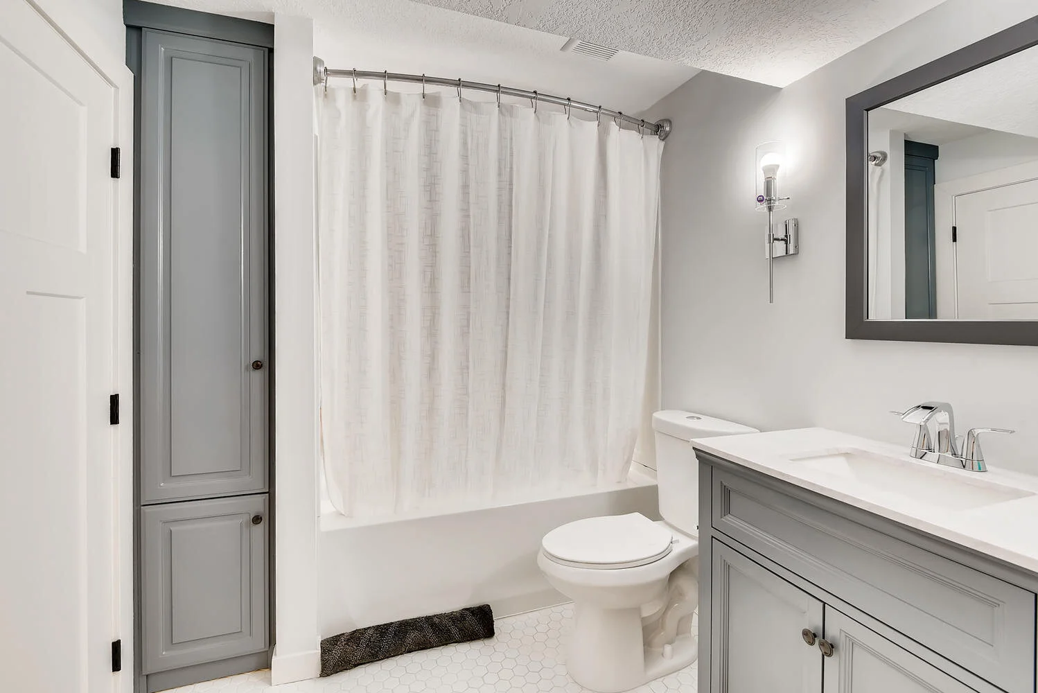 1719 6th St NE Minneapolis MN-large-025-025-Lower Level Master Bathroom-1499x1000-72dpi.jpg