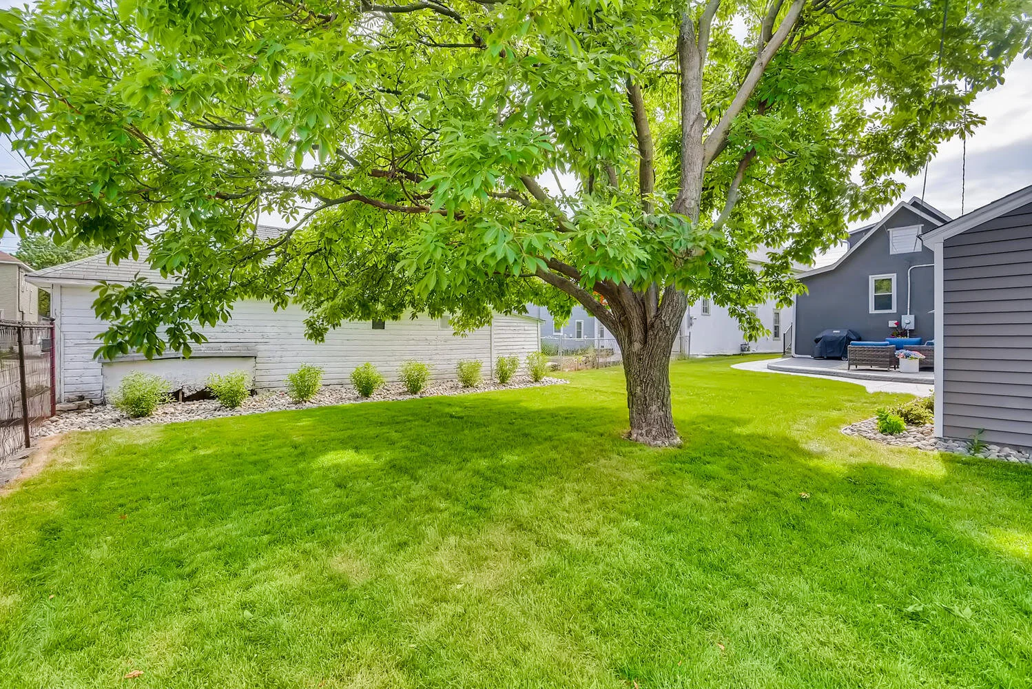 1719 6th St NE Minneapolis MN-large-036-037-Back Yard-1499x1000-72dpi.jpg