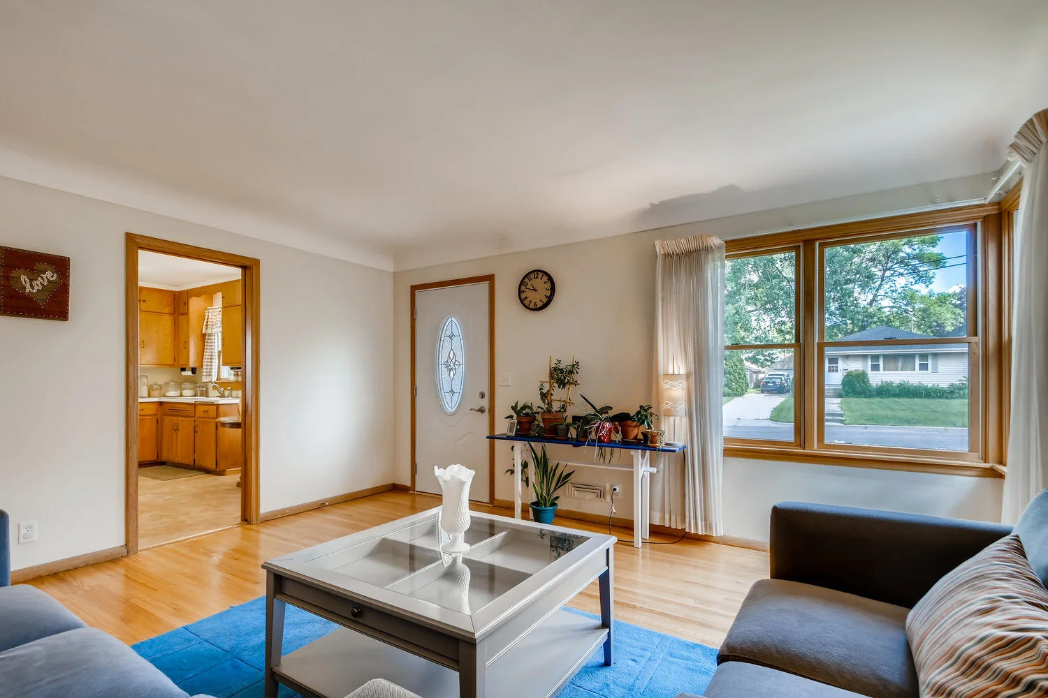 3413 27th Ave Minneapolis MN-large-004-004-Living Room-1500x1000-72dpi.jpg